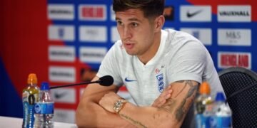 El inglés Stones, contento de eliminar a Colombia, “el equipo más sucio”