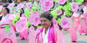 Con traje de gala, la Vía 40 da inicio a la Gran Parada de Fantasía