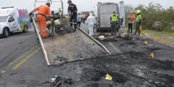 Gobernación del Magdalena atiende emergencia por incendio de camión en Puebloviejo