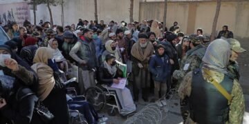 Evacúan en una operación secreta a 47 estadounidenses y afganos de Kabul a EE.UU.