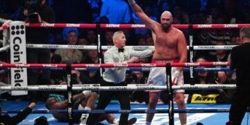 Con potente nocaut, Tyson Fury retuvo su título pesado ante Dillian Whyte