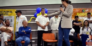 Íngrid Betancourt retira su candidatura presidencial para apoyar a Hernández