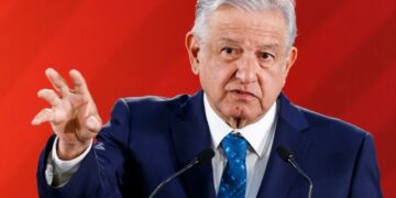 López Obrador dice que pedirá a Joe Biden revisar caso de Julian Assange
