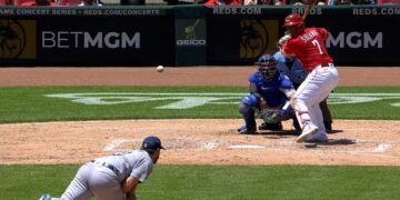 Dónovan Solano responde a la ofensiva con los Rojos de Cincinnati