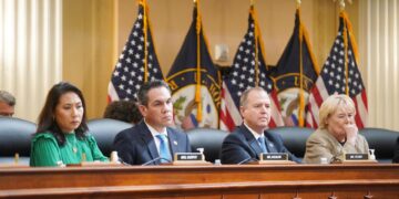 Trump ignoró la verdad y prefirió escuchar a un Giulani ebrio, según testigos