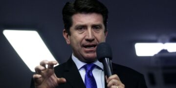 ‘Iván Márquez’ sigue vivo y es protegido por Maduro: MinDefensa