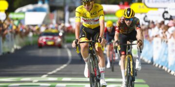 Tadej Pogacar encara los Alpes como claro favorito