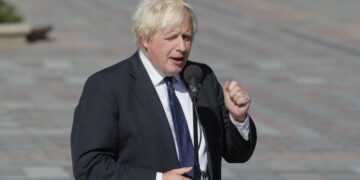 Johnson evita descartar un futuro regreso a la primera línea política