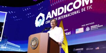 “En Colombia, la conectividad digital es una misión que está por hacerse”: Petro