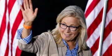 La congresista enfrentada a Trump, Liz Cheney, pierde en primarias republicanas