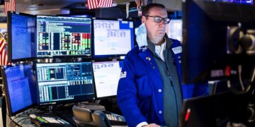 Wall Street abre otra vez en rojo tras tres días de retrocesos