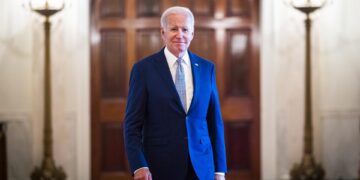 Biden renueva la ayuda a Colombia para luchar contra el tráfico de drogas