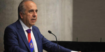 Ministro de Transporte y taxistas firmaron documento para presentar propuestas al presidente Gustavo Petro