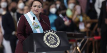 Presidenta de Honduras viaja a Nueva York para asistir a Asamblea General ONU