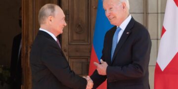 Biden advierte a Putin que no use armas nucleares en Ucrania