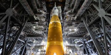 Suspenden lanzamiento de Artemis I por fuga de combustible