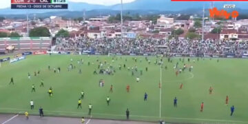 Video | Hinchas de Cali invadieron cancha del estadio 12 de Octubre