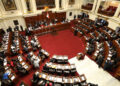 Congreso peruano destituye a su presidenta por concertar leyes con su partido