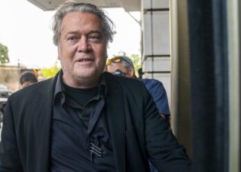 Fiscalía de Nueva York presentará cargos contra ultraderechista Steve Bannon