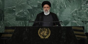 Raisí dice que se debe actuar de forma decisiva contra los manifestantes