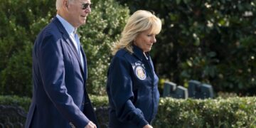 Biden vuela hacia Londres para estar en el funeral de Isabel II