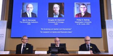 El Nobel de Economía premia a tres investigadores de las crisis financieras