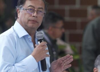 Petro se reunirá este martes con Maduro en Caracas