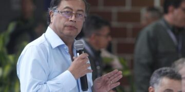 Petro se reunirá este martes con Maduro en Caracas