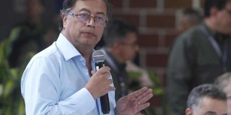 Petro se reunirá este martes con Maduro en Caracas