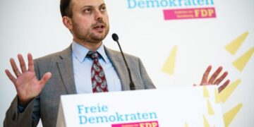 El opositor ruso Kara Murzá gana el premio Václav Havel 2022