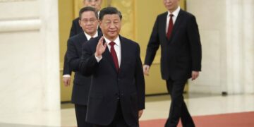 El presidente chino presenta a la nueva cúpula, en la que sus fieles copan todo el poder