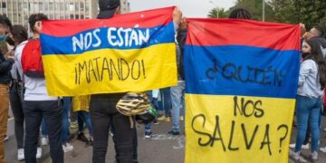 Bajan asesinatos de líderes sociales tras planes de paz en Colombia