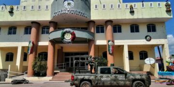 Suben a 20 los muertos por una masacre y el ataque a un alcalde en el sur de México