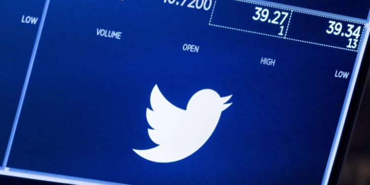 Musk se arriesga a ir a juicio si no completa este viernes la compra de Twitter