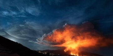 Una foto de EFE del volcán de La Palma es premiada por 19 agencias del Mediterráneo