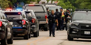 Tres muertos, incluido el atacante, en un tiroteo en un instituto en EE.UU.