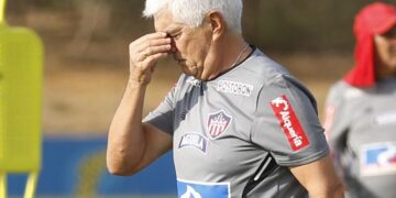 Comesaña no va más; llega Arturo Reyes