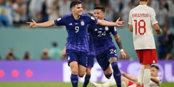 Argentina doblega a Polonia y clasifica a octavos de final