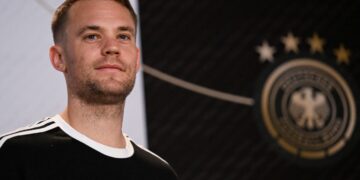 Neuer, entre el brazalete arcoíris y el cáncer de piel