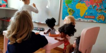 Televisión española no emitirá anuncios de muñecas y ‘cocinitas’ con niñas