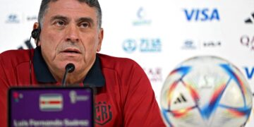 Luis Fernando Suárez: Tenemos que jugar los 90 minutos al límite