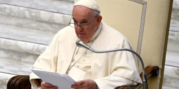 El papa critica la incapacidad de encontrar soluciones comunes a la migración