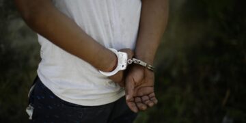 Muere al ser esposado un hombre que se puso violento en una tienda de Miami