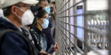 China reabre sus fronteras tras casi tres años de estricta política ‘cero covid’