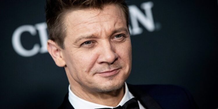 Jeremy Renner, operado de traumatismo torácico por un accidente con un quitanieves