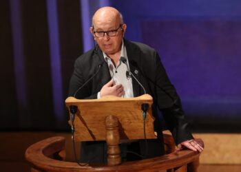 Colombia reconoce el estatus político del ELN al cierre del ciclo de diálogos de México