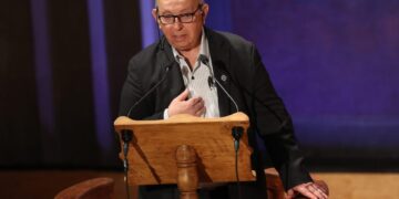 Colombia reconoce el estatus político del ELN al cierre del ciclo de diálogos de México