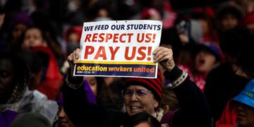 Casi medio millón de estudiantes en casa por una huelga escolar en Estados Unidos