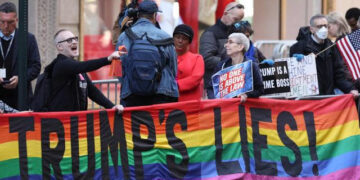 Tensión en inmediaciones del tribunal con grupos pro y contra Trump