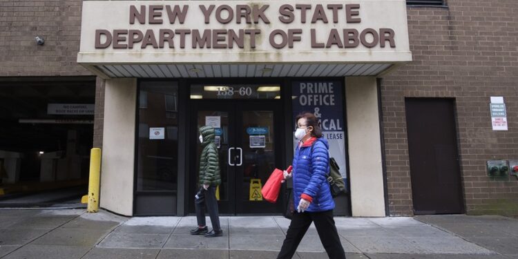 La tasa de desempleo en EE.UU. baja una décima en abril hasta el 3,4 %